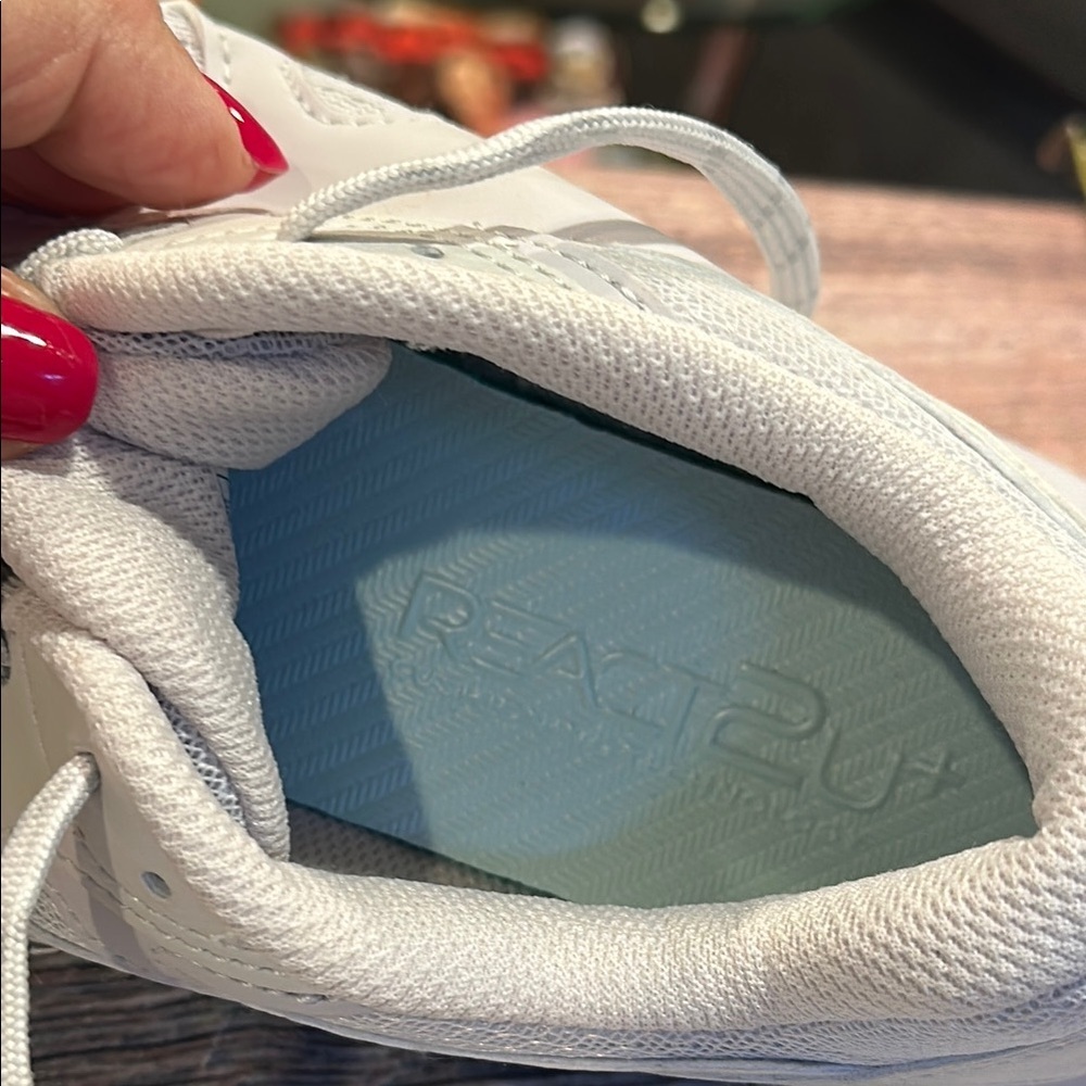 Saucony Sz 9.5 Gray Sneakers with Breathable Mesh and Cushioned Sole • NEW! - Picture 7 of 13